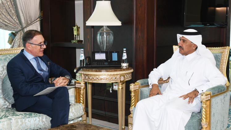 سعادة الدكتور أحمد بن حسن الحمادي خلال تسلم الرسالة