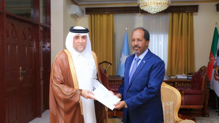 جانب من تسليم الرسالة