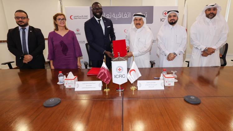 جانب من توقيع الاتفاقية