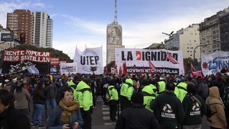 احتجاجات حاشدة بالشوارع