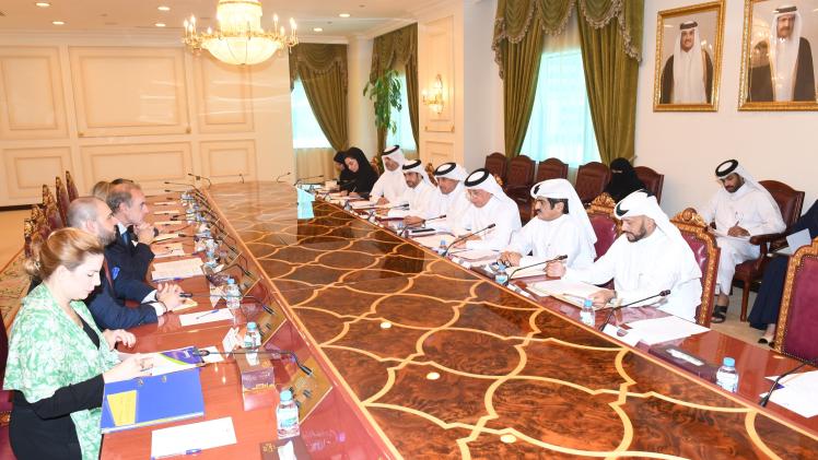 جانب من المشاورات