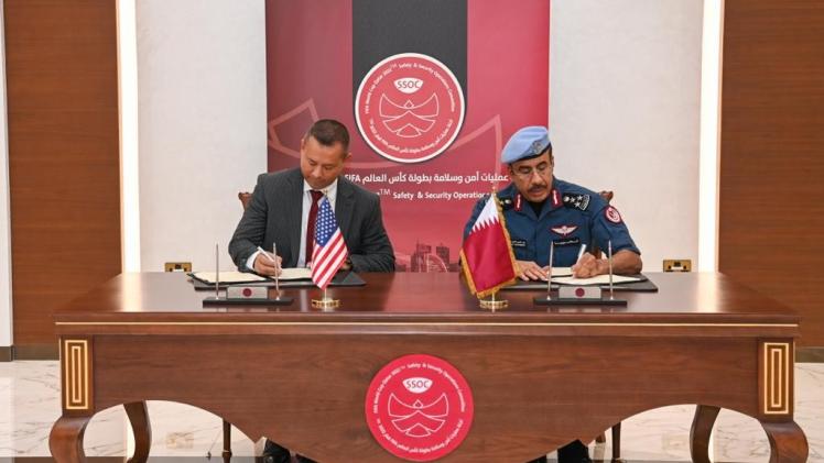 خلال توقيع الإعلان المشترك