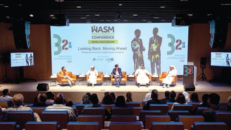 جانب من الحلقة النقاشية