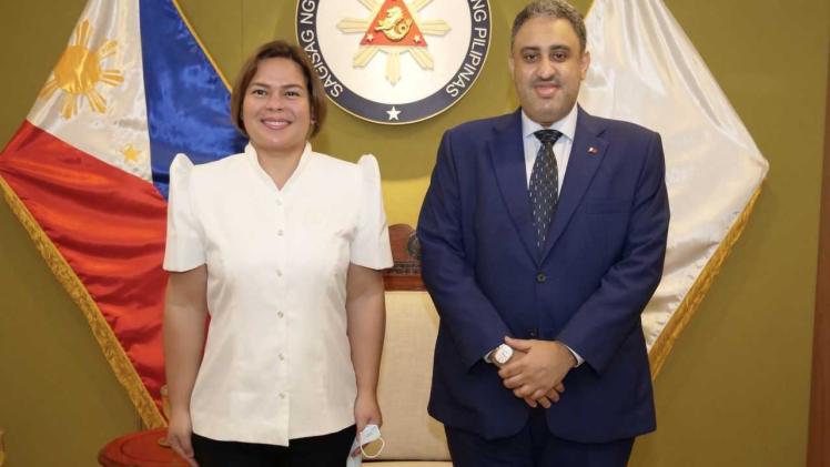 صورة على هامش الاجتماع