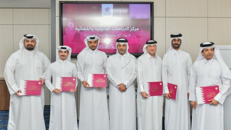 عدد من المشاركين في الدورة