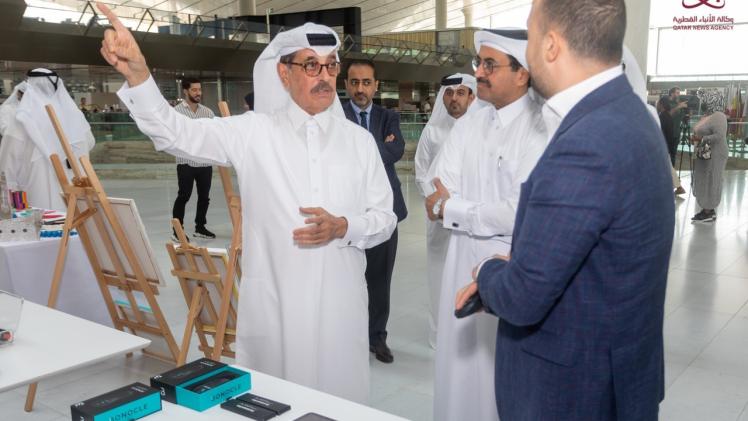 سعادة الدكتور حمد بن عبدالعزيز الكواري خلال افتتاح المعرض