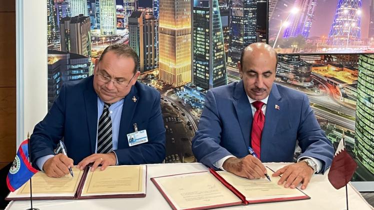 جانب من توقيع الاتفاقية