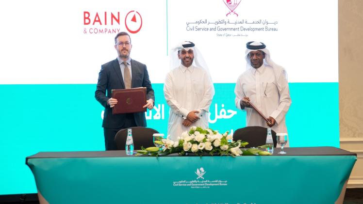 جانب من توقيع الاتفاقيات