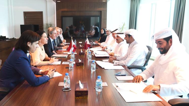 جانب من المشاورات