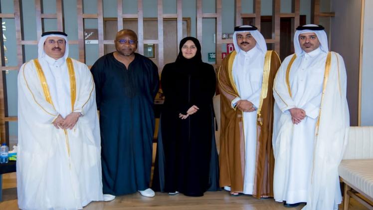 صورة على هامش الاجتماع