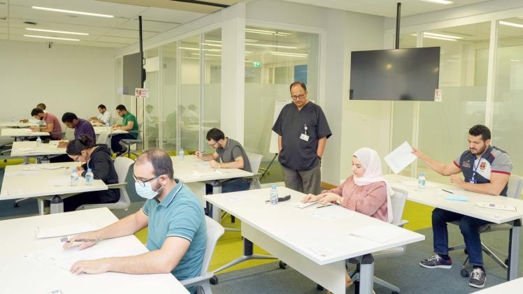 جانب من امتحان شهادة “البورد القطري”