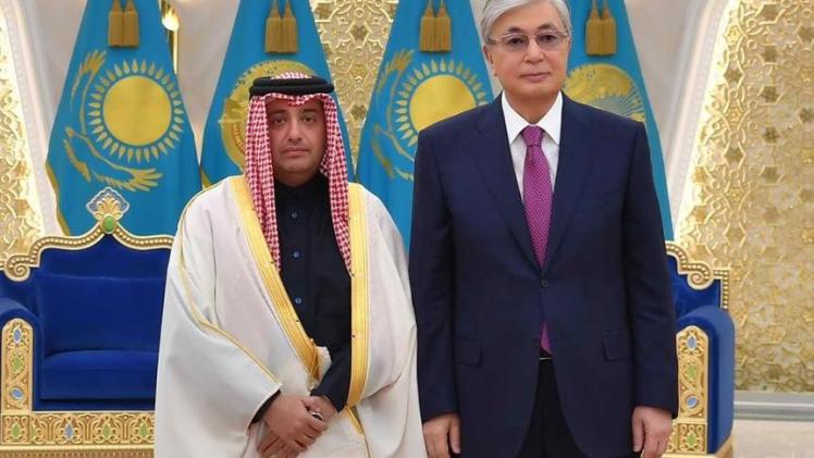 رئيس جمهورية كازاخستان مع سعادة السفير