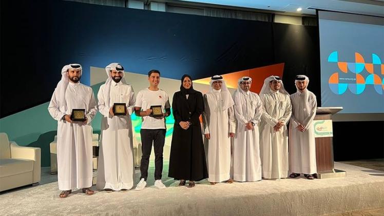 صور جماعية للمشاركين في البرنامج