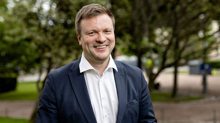 سكيناري وزير التعاون التنموي والتجارة الخارجية الفنلندي