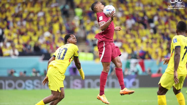 من مباراة قطر والإكوادور