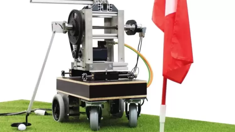 الروبوت لاعب الجولف