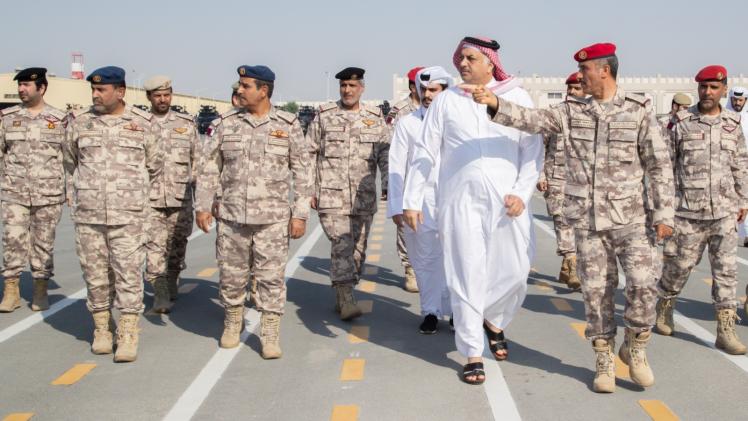 سعادة وزير الدولة لشؤون الدفاع خلال تفقده قوات تأمين المونديال
