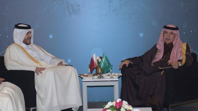 سعادة الشيخ محمد بن حمد بن قاسم آل ثاني خلال لقائه وزير التجارة السعودي