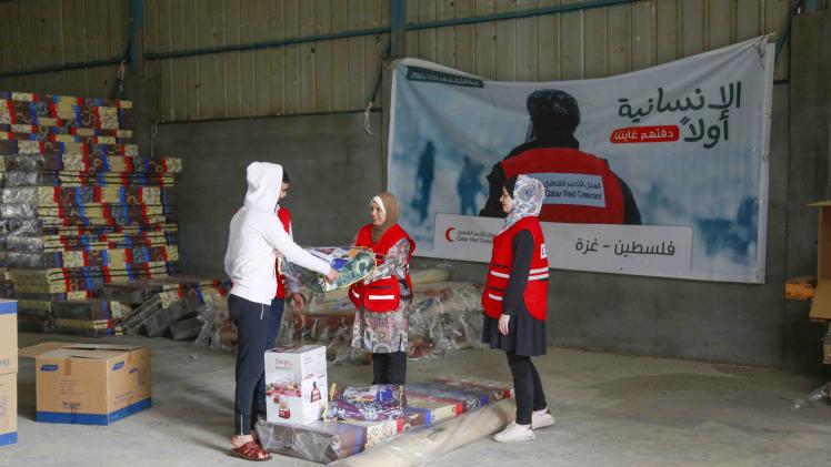 خلال توزيع الطرود