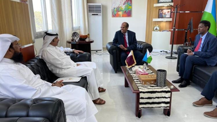 خلال تسليم أوراق الاعتماد