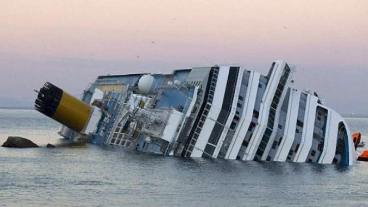 السفينة الغارقة