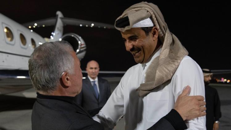 سمو الأمير لدى استقباله ملك الأردن