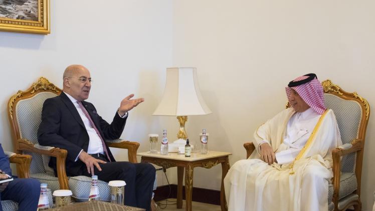 خلال تسلم نسخة من أوراق الاعتماد