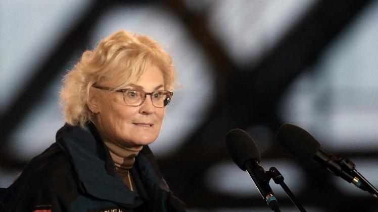 كريستينه لامبرشت وزيرة الدفاع الألمانية