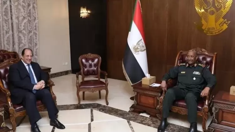 لقاء رئيس مجلس السيادة السوداني مع رئيس المخابرات العامة المصرية