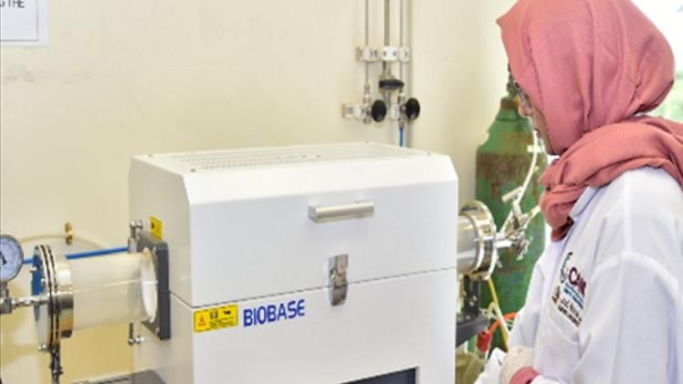 عضوة من الفريق البحثي