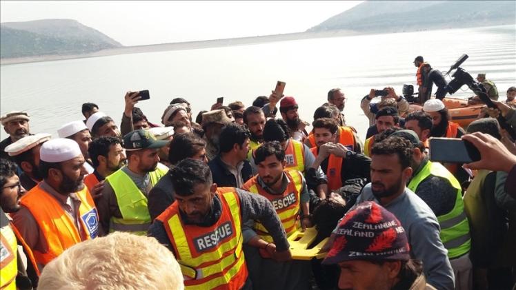 محاولات إنقاذ الضحايا