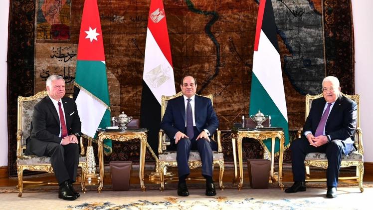 القادة المشاركون في القمة الثلاثية