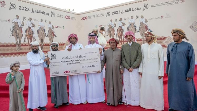 جانب من توزيع الجوائز