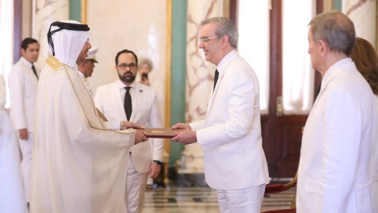 جانب من تسليم أوراق الاعتماد
