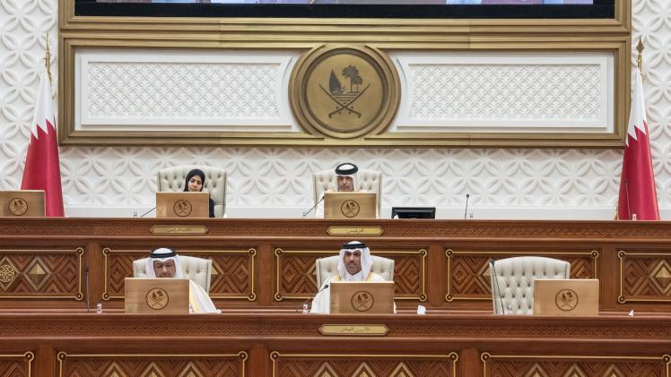 المنصة الرئيسية بالجلسة