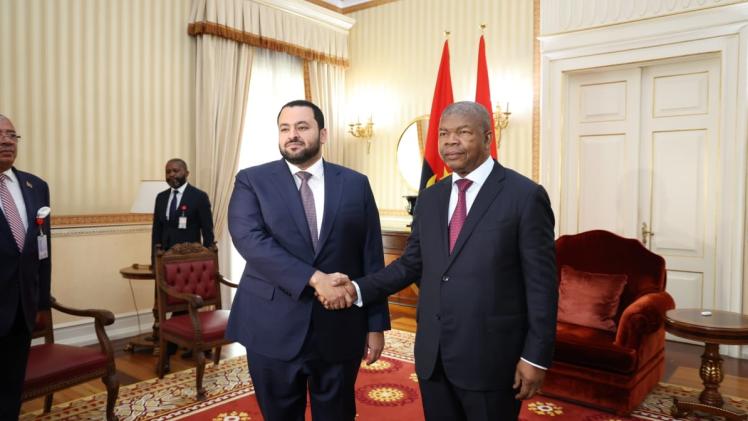 جانب من تسليم الرسالة