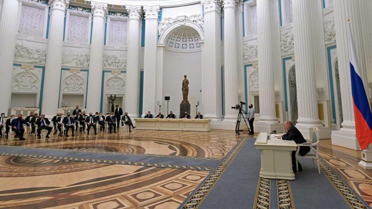 الرئيس بوتين في اجتماع سابق مع رجال أعمال روس - أرشيفية