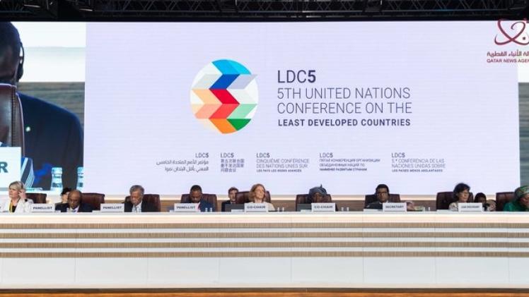 جانب من المائدة المستديرة بالمؤتمر