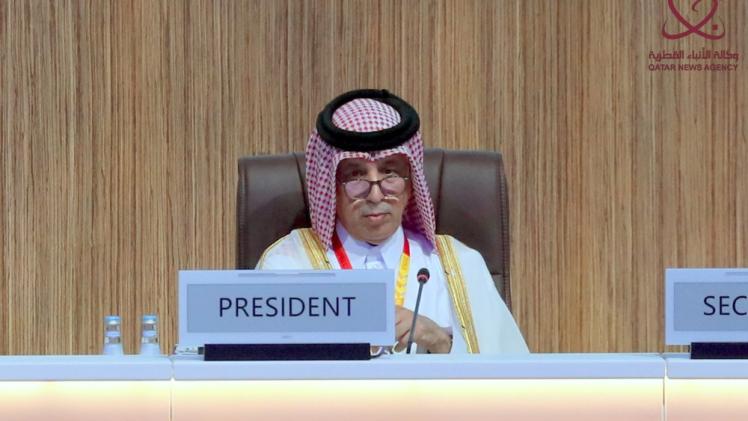 سعادة السيد سلطان بن سعد المريخي خلال ترؤسه الجلسة الختامية للمؤتمر