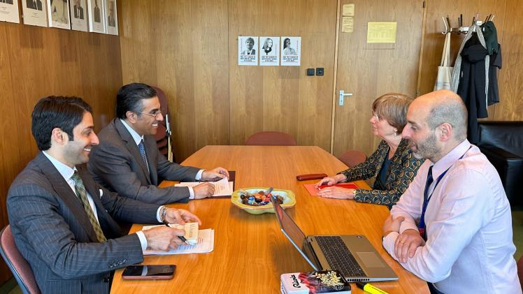 جانب من الاجتماعات