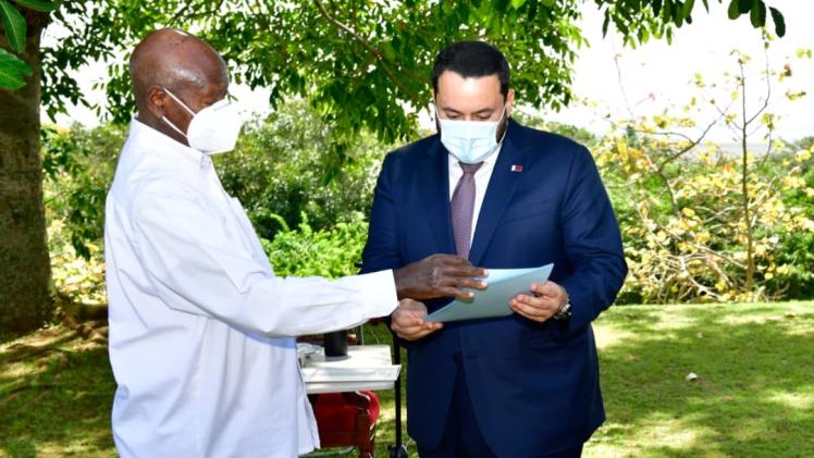 جانب من تسليم الرسالة الخطية