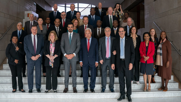 صورة جماعية على هامش الاجتماع بمشاركة سعادة الشيخ جوعان بن حمد آل ثاني