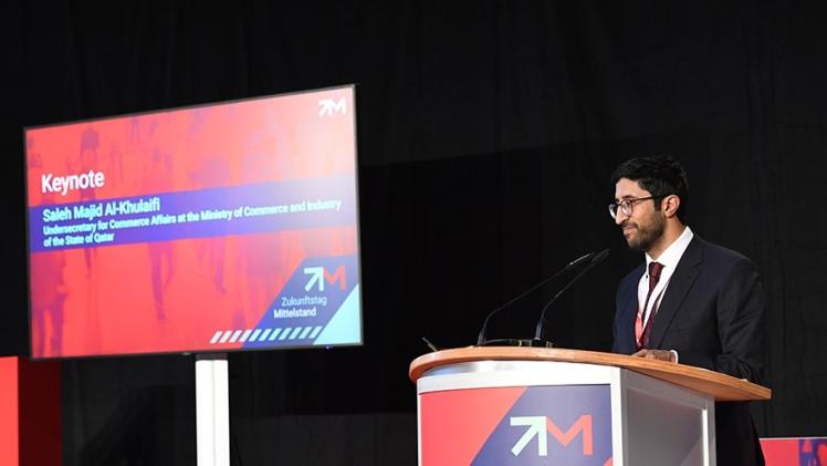 السيد صالح بن ماجد الخليفي وكيل الوزارة المساعد لشؤون التجارة بوزارة التجارة والصناعة