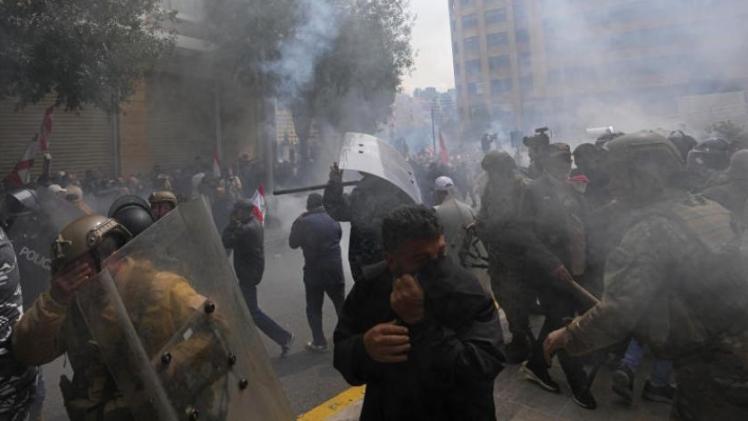 الشرطة اللبنانية تفرق المتظاهرين