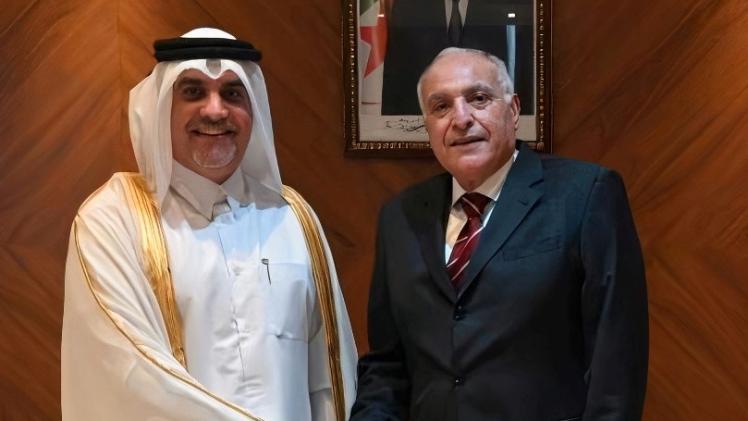 على هامش الاجتماع