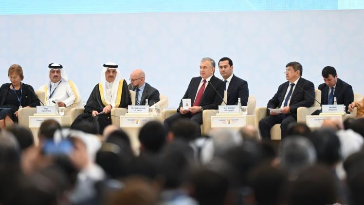 سعادة السيد سلطان بن راشد الخاطر وكيل وزارة التجارة والصناعة خلال المنتدى