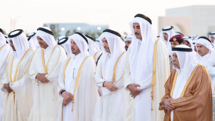 سمو الأمير يؤدي صلاة عيد الفطر