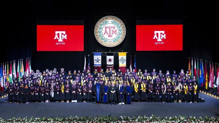 جانب من حفل التخرج