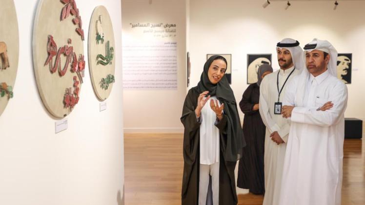 الدكتور خالد بن إبراهيم السليطي مدير عام كتارا يفتتح معرض "نسيج المسامير" للفنانة ميسم قاسم