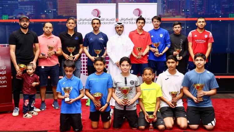 جانب من تتويج الفائزين